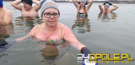 Deszczowa pogoda nie przegoniła morsów na kąpielisku Bolko