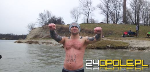 Deszczowa pogoda nie przegoniła morsów na kąpielisku Bolko