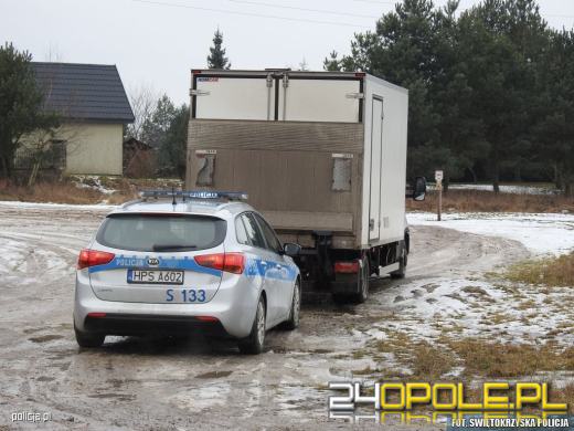 Szlaban na dachu, czerwone światło i bardzo wysoki mandat