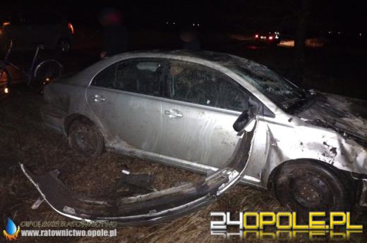 Samochód dachował na drodze Mąkoszyce - Świerczów