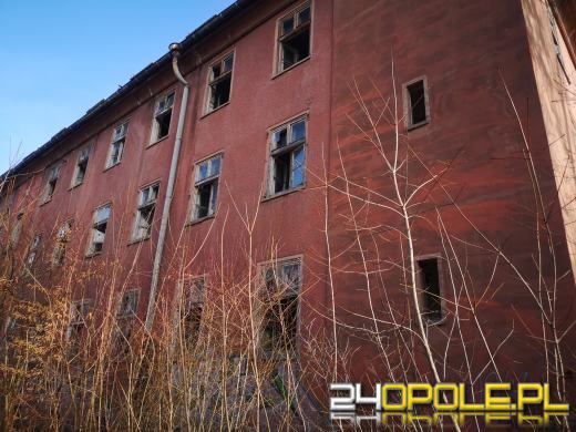 Budynki dawnych koszar niszczeją od 20 lat