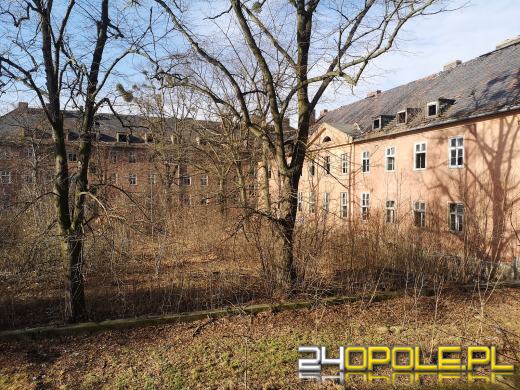 Budynki dawnych koszar niszczeją od 20 lat