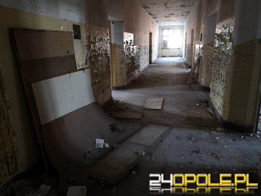 Budynki dawnych koszar niszczeją od 20 lat