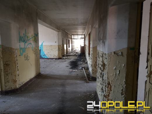 Budynki dawnych koszar niszczeją od 20 lat