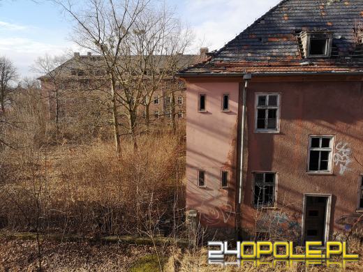 Budynki dawnych koszar niszczeją od 20 lat