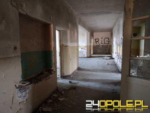 Budynki dawnych koszar niszczeją od 20 lat