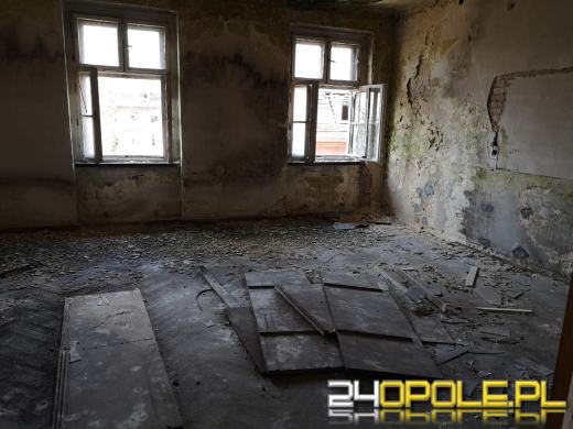 Budynki dawnych koszar niszczeją od 20 lat