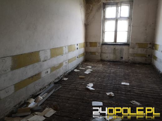 Budynki dawnych koszar niszczeją od 20 lat