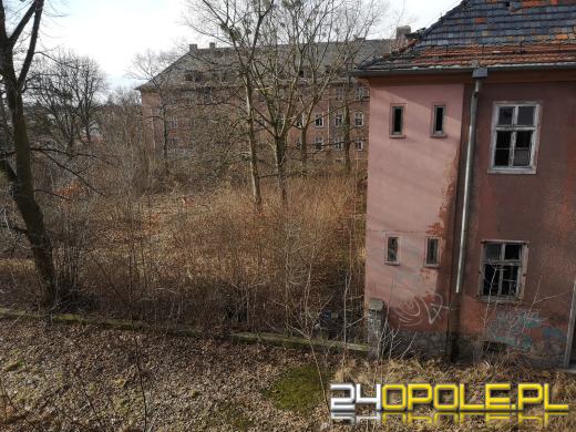 Budynki dawnych koszar niszczeją od 20 lat