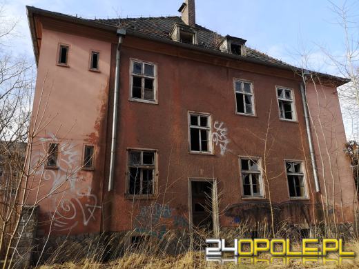 Budynki dawnych koszar niszczeją od 20 lat