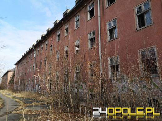 Budynki dawnych koszar niszczeją od 20 lat