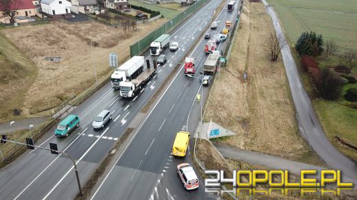 Zderzenie dwóch ciężarówek i osobówki na obwodnicy Opola