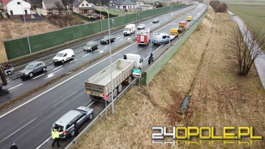 Zderzenie dwóch ciężarówek i osobówki na obwodnicy Opola