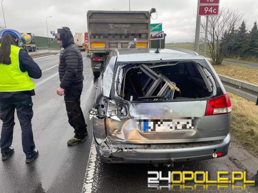 Zderzenie dwóch ciężarówek i osobówki na obwodnicy Opola