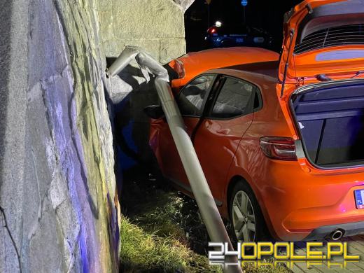 Pijana 27-latka rozbiła auto na Luboszyckiej