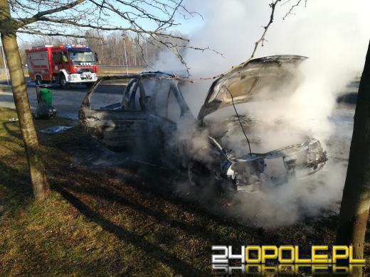 Kobieta jechała z dwójką dzieci, zatrzymała płonący pojazd i uniknęła tragedii