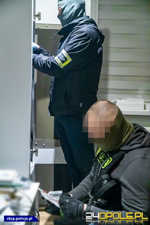 Gigantyczne ilości podrobionych i przemyconych leków przejęte przez CBŚP