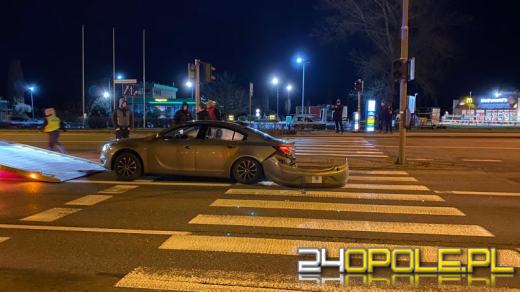 Zderzenie pojazdów na obwodnicy Opola. Poszkodowana kobieta trafiła do szpitala