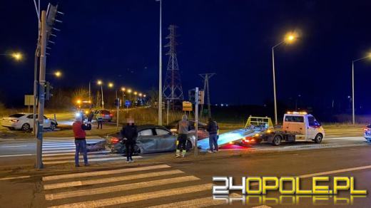 Zderzenie pojazdów na obwodnicy Opola. Poszkodowana kobieta trafiła do szpitala