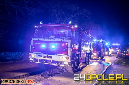 Na imprezie brakło sztućców. Strażak jadąc po zapasy zauważył pożar