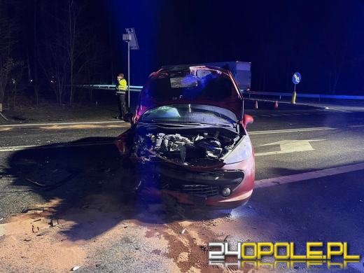 Wypadek w Schodni. Jedna osoba zakleszczona w pojeździe