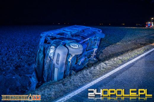 Bus, którym podróżowały 4 osoby uderzył w samochód ciężarowy