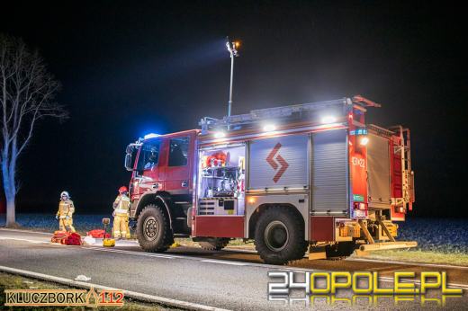 Bus, którym podróżowały 4 osoby uderzył w samochód ciężarowy