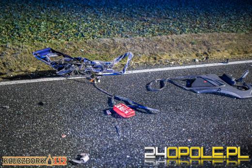 Bus, którym podróżowały 4 osoby uderzył w samochód ciężarowy