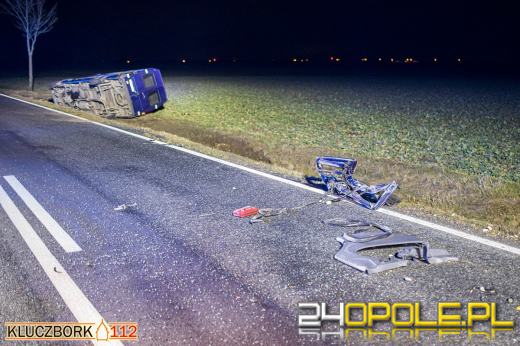 Bus, którym podróżowały 4 osoby uderzył w samochód ciężarowy