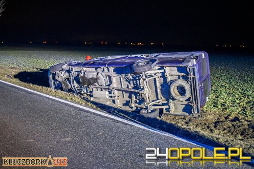 Bus, którym podróżowały 4 osoby uderzył w samochód ciężarowy