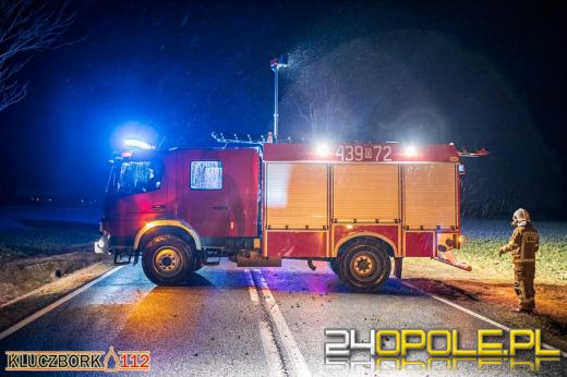 Bus, którym podróżowały 4 osoby uderzył w samochód ciężarowy