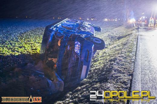 Bus, którym podróżowały 4 osoby uderzył w samochód ciężarowy