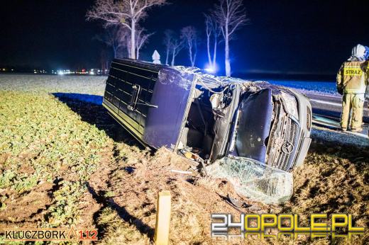 Bus, którym podróżowały 4 osoby uderzył w samochód ciężarowy