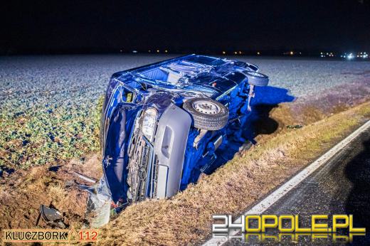 Bus, którym podróżowały 4 osoby uderzył w samochód ciężarowy