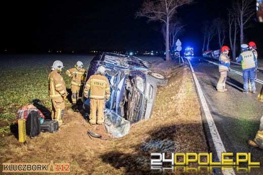 Bus, którym podróżowały 4 osoby uderzył w samochód ciężarowy
