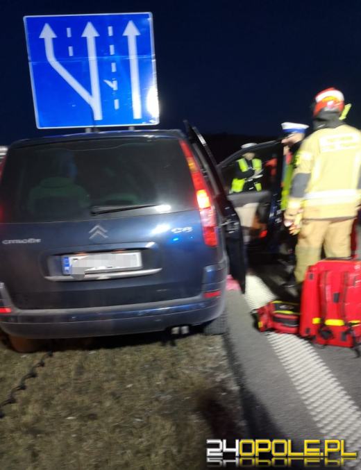 Kierowca zasłabł za kierownicą i uderzył w bariery na A4