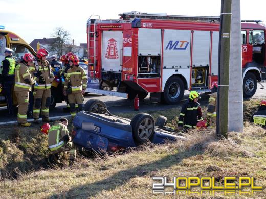 Młody kierowca dachował w rowie w Cisku