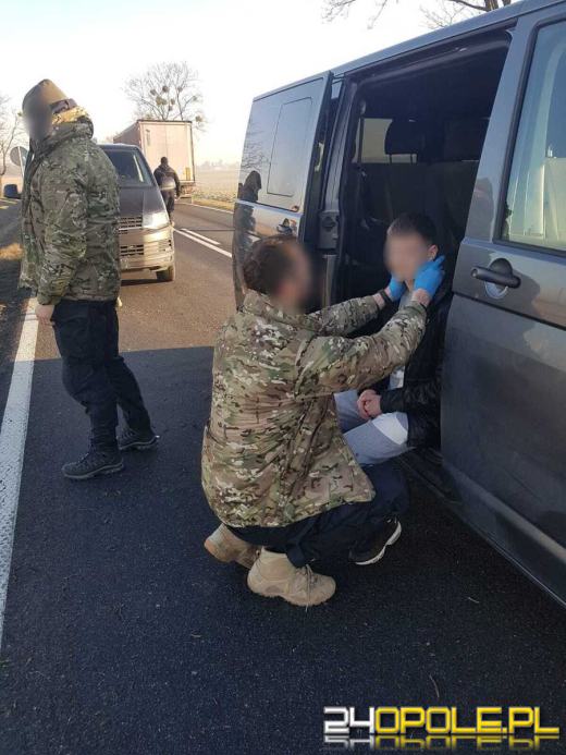 Kontrterroryści z Opola wracając z realizacji kryminalnej najechali na wypadek drogowy