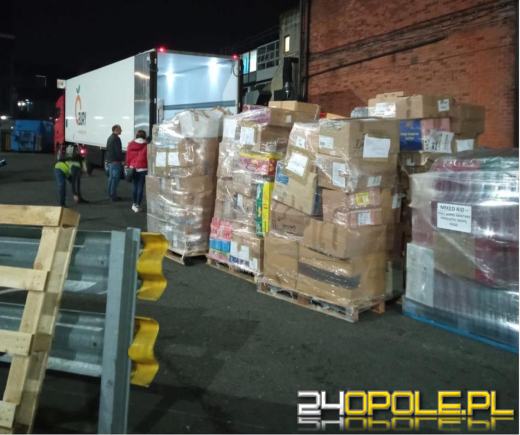 Po co uchodźcy buty na szpilkach albo stroje karnawałowe?