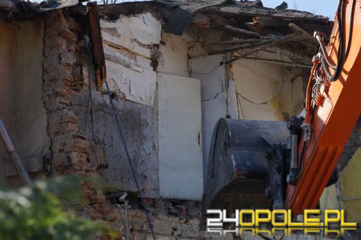 Ruszyło wyburzanie akwarium w opolskim zoo