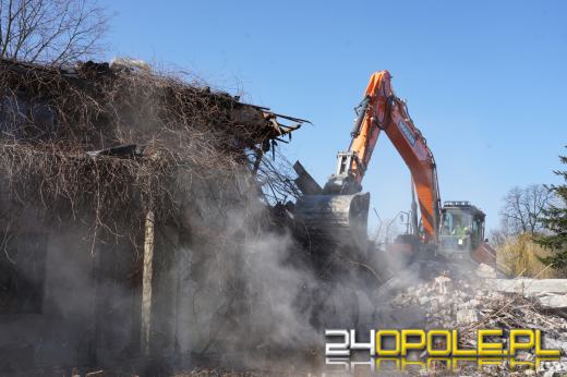 Ruszyło wyburzanie akwarium w opolskim zoo