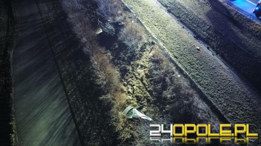 Wypadek na 237 km A4. Dwie osobówki wypadły z drogi