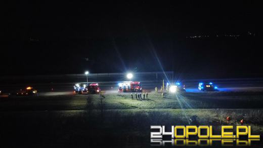 Wypadek na 237 km A4. Dwie osobówki wypadły z drogi