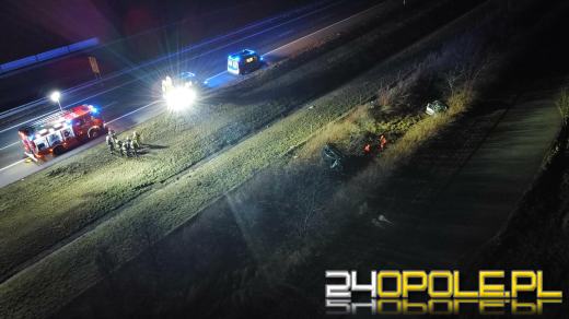 Wypadek na 237 km A4. Dwie osobówki wypadły z drogi
