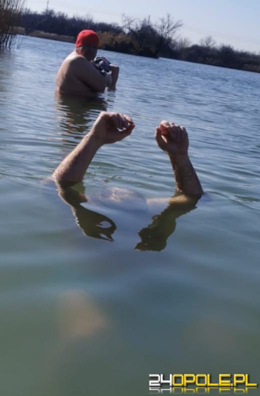 W powietrzu wiosna, ale temperatura wody wciąż zmraża