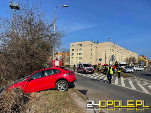 Zderzenie pojazdów na skrzyżowaniu w Opolu. Są utrudnienia 