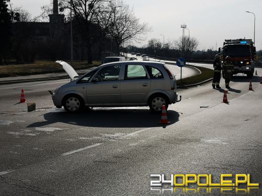 Zderzenie pojazdów na skrzyżowaniu w Opolu. Są utrudnienia 