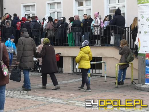 Wielka kolejka pod Ratuszem. Uchodźcy chcą szybko załatwić formalności z numerem PESEL