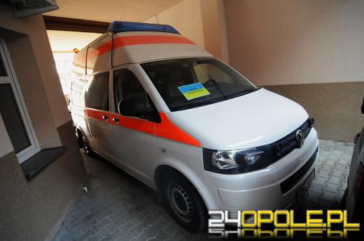 Kolejna karetka jedzie na Ukrainę. Odebrał ją osobiście starosta kałuski