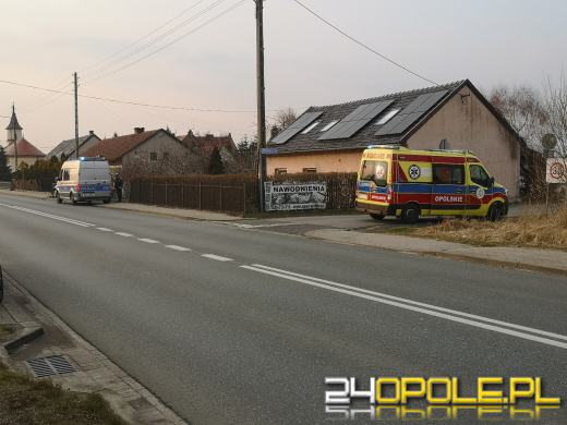 Wypadek w Lędzinach. Samochód osobowy uderzył w ogrodzenie posesji